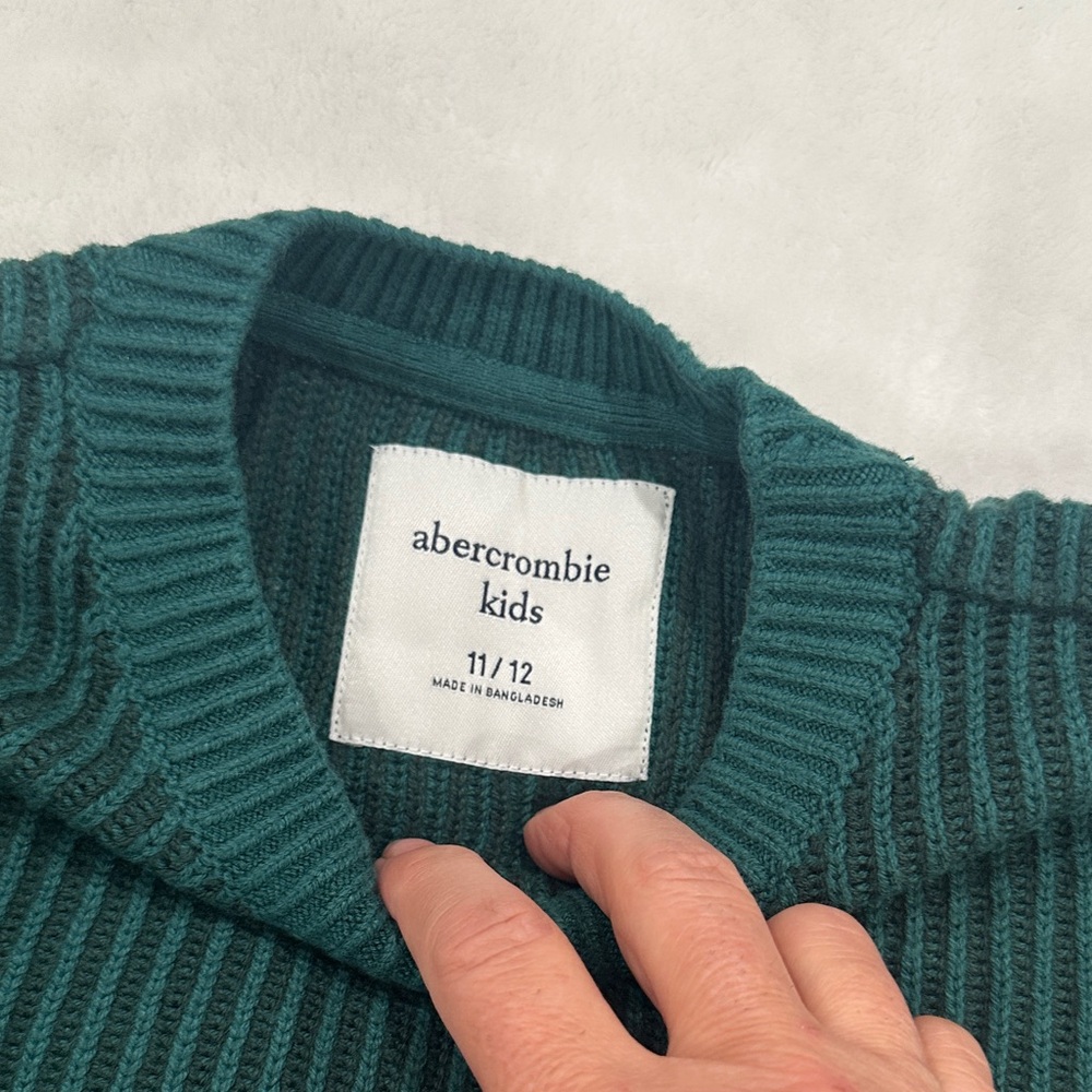 Abercrombie kids green Sweater 11/12 - Picture 2 of 9